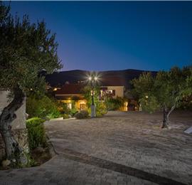 6 bedroom villa with pool in Milna, Brac Island sleeps 11